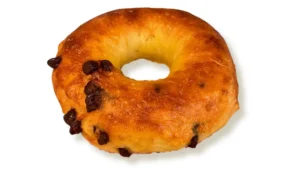 El Brionut® es una masa tipo brioche enriquecida con harina de Tritordeum, presentada en un formato de donut horneado, no frito. Sus ingredientes clave, como la miel y las gotas de chocolate, aportan sabor mientras mantienen un perfil nutricional equilibrado.